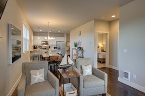 Interior - Willowbridge Cottage - Oyhut Bay Seaside Village (Ocean Shores)