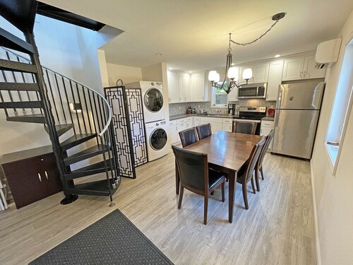 Private house with 3 suites. Modern, Clean & Comfortable!