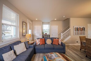 TV, fireplace, DVD player