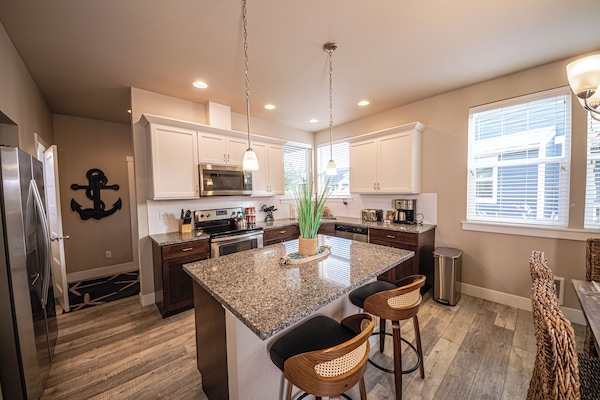 Kjøleskap, mikrobølgeovn, ovn og kokeplater