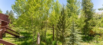 Private Sunken Outdoor Hot Tub, Near 3 Ski Resorts!