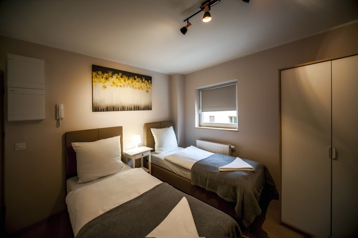 Studio Suite (Polna 50/35) | Laptop workspace, iron/ironing board, cribs (surcharge), WiFi (free)