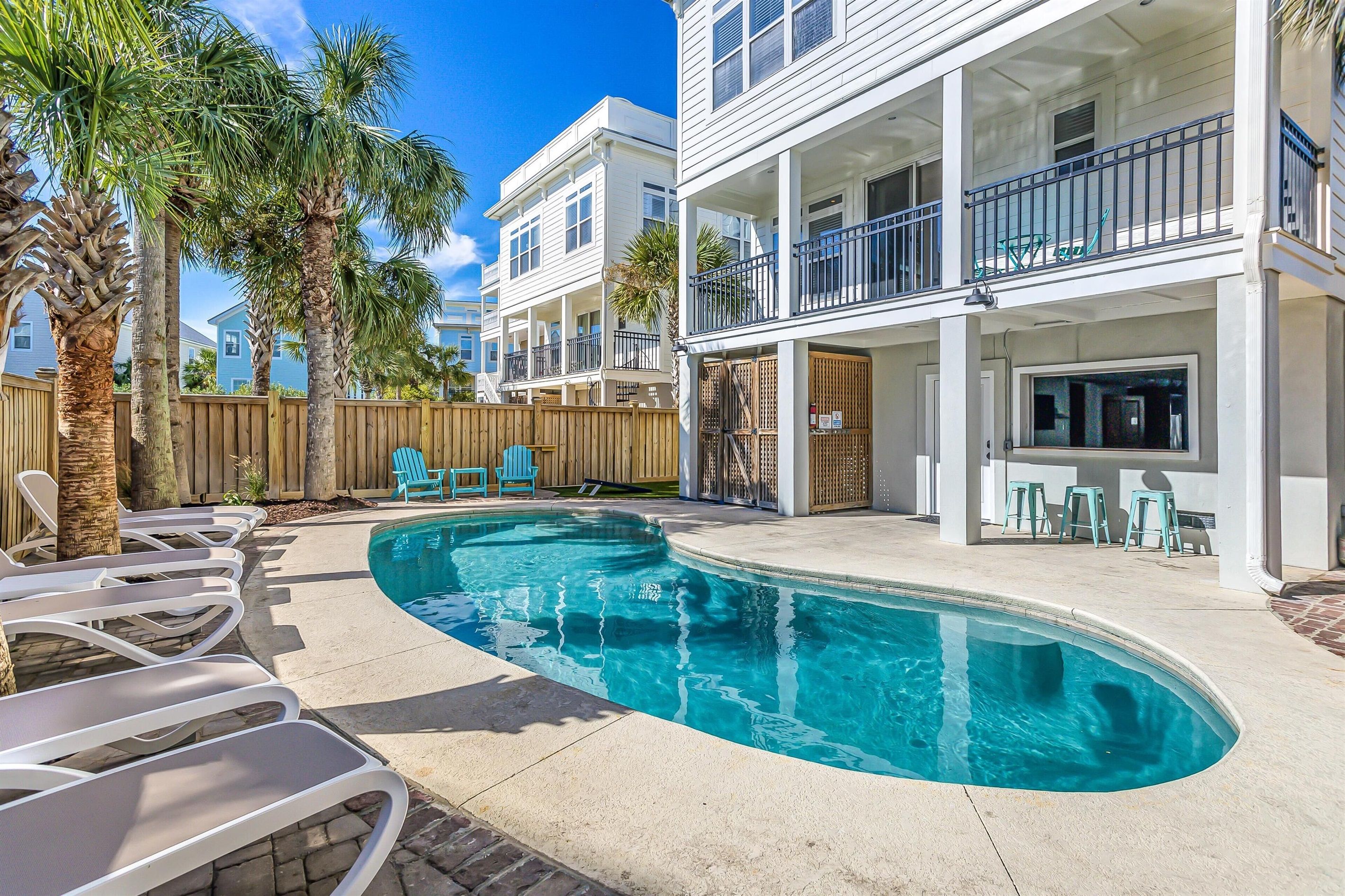 Welcome to Sea Glass!  Private Pool