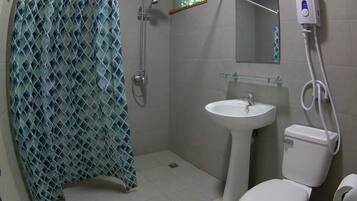 Handtücher, Shampoo, Toilettenpapier