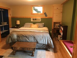2 bedrooms, desk, free WiFi, bed sheets - Secluded beautiful home (rental of half of our home) 12 miles from Marquette, MI (Negaunee)