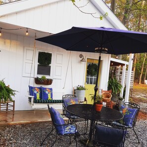 Outdoor dining - Southern cabin, bunkhouse, pet friendly close to town yet completely secluded! (Griffin)