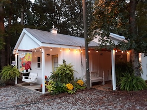 Exterior - Southern cabin, bunkhouse, pet friendly close to town yet completely secluded! (Griffin)