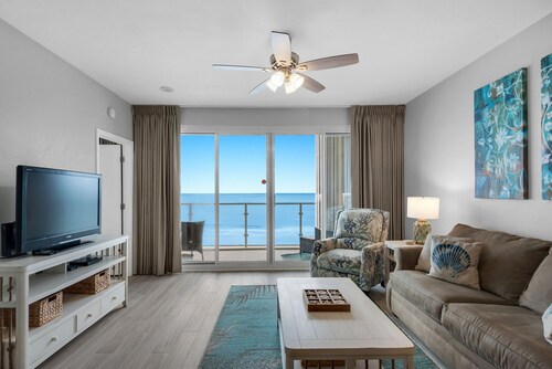 GULF FRONT MASTER BEDROOM AND LIVING ROOM 12OO SQ FT UNIT.  UPDATED CONDO!