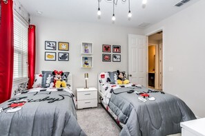 6 bedrooms, iron/ironing board, WiFi, bed sheets - EV_1787 - 6 Bed 4.5 Bath Villa with Screened-In Private Pool and Spillover Spa (Kissimmee)