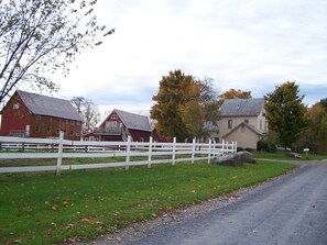 Exterior - Historic 1888 3 bath 4 bedroom 11ppl.  Farmhouse w/great views 15 min. from Midd (Bridport)