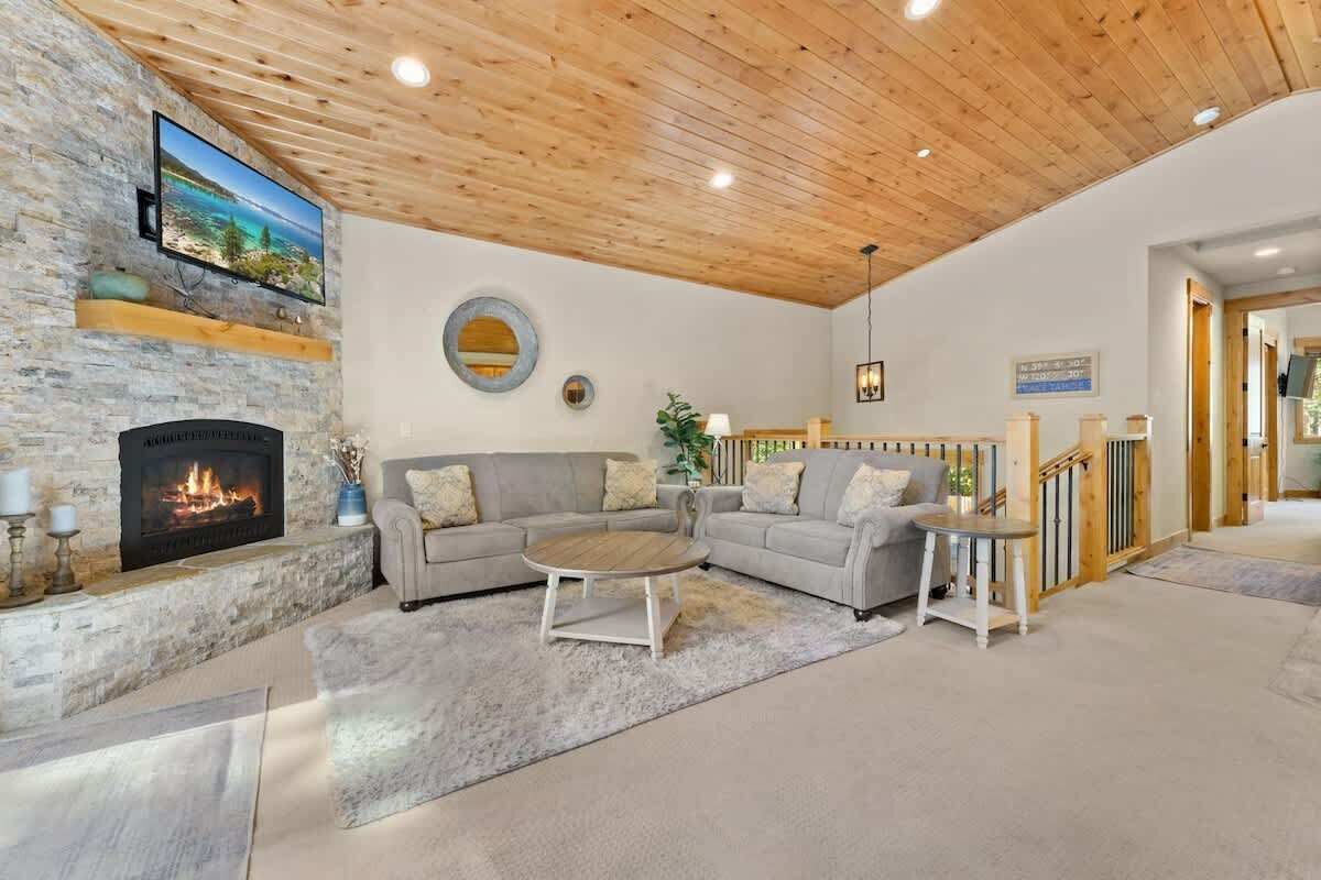 Smart-tv och eldstad