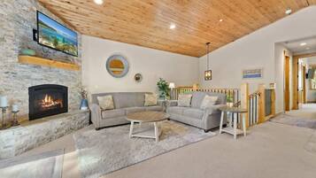 Smart-tv och eldstad