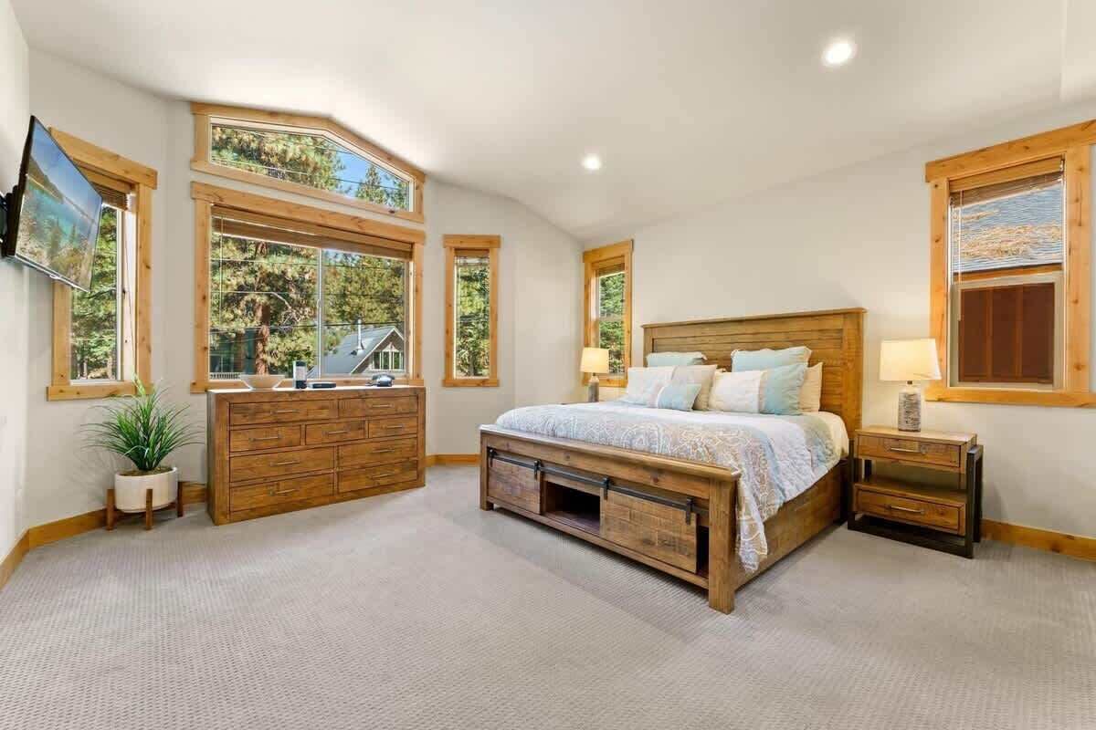 3 bedrooms, iron/ironing board, free WiFi, bed sheets