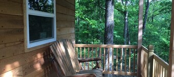 Cozy little cabin in our little woodland village - access to the pond & meadow