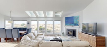 Waterfront Home w/Private Hot Tub, Ping-Pong, Free WiFi, & Washer/Dryer