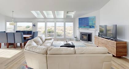 Waterfront Home w/Private Hot Tub, Ping-Pong, Free WiFi, & Washer/Dryer