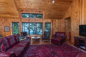 TV, DVD-spiller og bøker