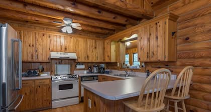 Skyview | Mountaintop Cabin with Grand Views | TIEC access.