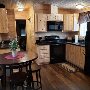 ثلاجة، ميكروويف، فرن، موقد طهي مسطح