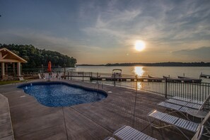 Outdoor pool, a heated pool - Lake Martin Retreat – Stunning Views, Heated Pool & Private Beach (Dadeville)