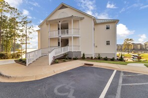 Exterior - Lake Martin Retreat – Stunning Views, Heated Pool & Private Beach (Dadeville)