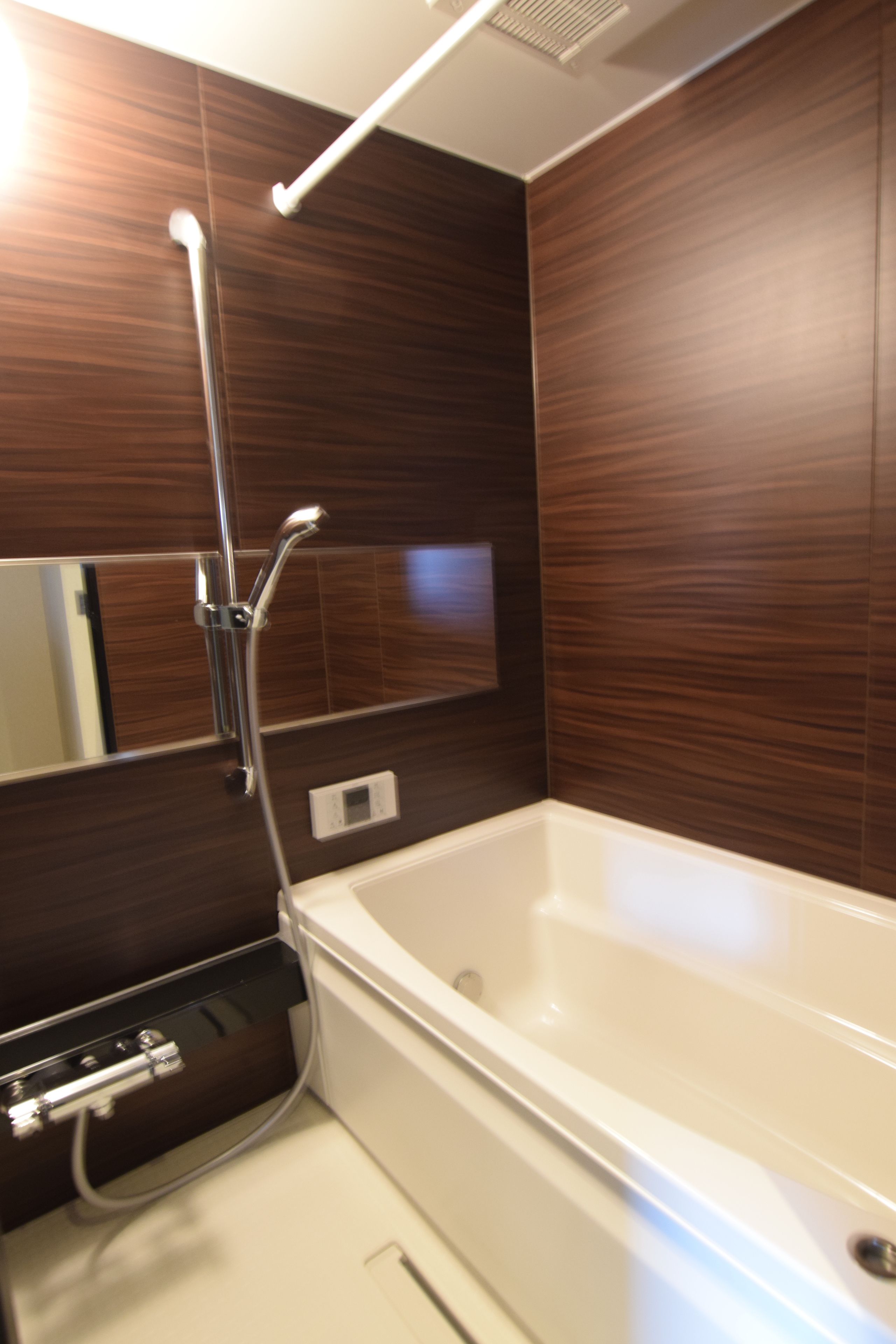 Familienzimmer (201) | Badezimmer | Badewanne und Dusche (separat), kostenlose Toilettenartikel