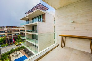 Property grounds - 3 Bedroom Apartment in Oceana by BRIC one block from the beach! (Playa del Carmen)