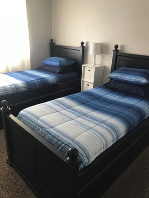 3 bedrooms, iron/ironing board, WiFi, bed sheets - Country home just minutes from town (Port Angeles)