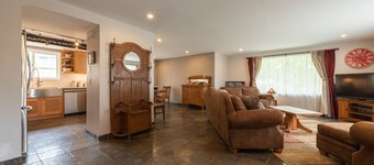 Country home just minutes from town