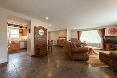 Country home just minutes from town