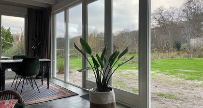 serre située dans un espace naturel privé à 3 km de la mer