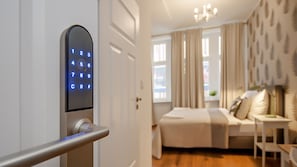 Room - Very Berry - Śniadeckich 1 - MTP (Poznan)