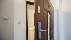 Property entrance - Very Berry - Śniadeckich 1 - MTP (Poznan)