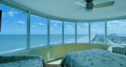 Spectacular Ocean View and Bright Beach Condo, 2BR/2Bath, the Best on the Shores