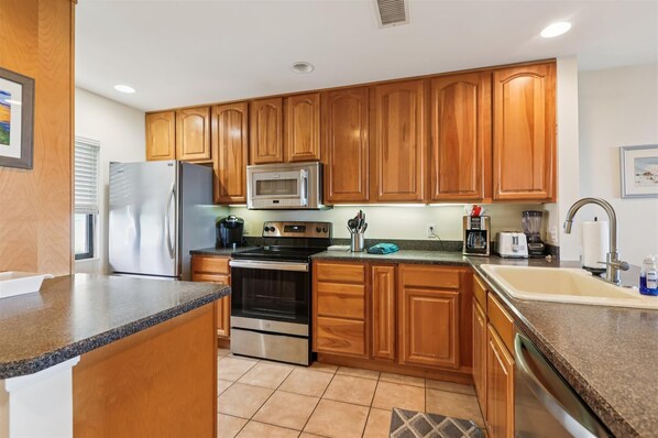 Fridge, microwave, oven, stovetop