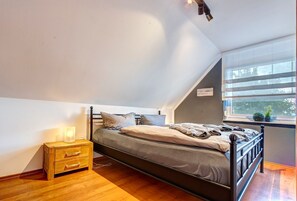 3 bedrooms, in-room safe, iron/ironing board, free WiFi