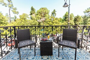 Klassieke tweepersoonskamer | Uitzicht vanaf balkon