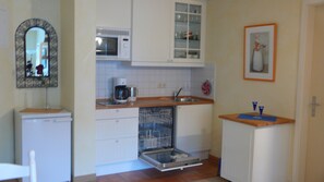 Kühlschrank, Mikrowelle, Geschirrspüler