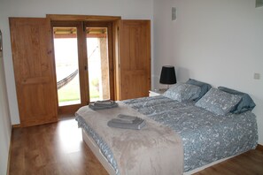 4 bedrooms, iron/ironing board, WiFi, bed sheets - Quinta da aldeia. (Celorico de Basto)
