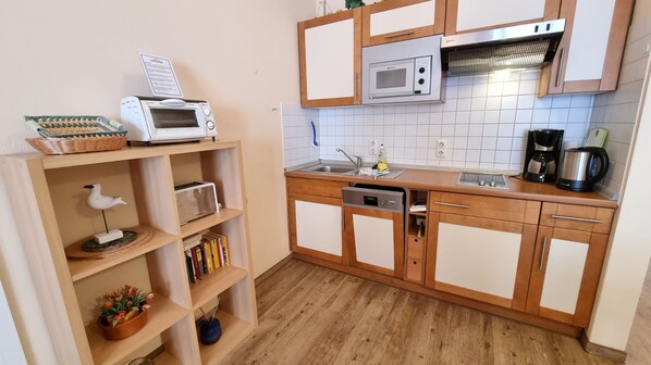 Kühlschrank, Mikrowelle, Geschirrspüler