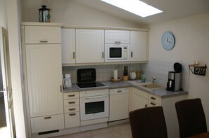 Kühlschrank, Mikrowelle, Ofen, Geschirrspüler