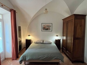 7 bedrooms, iron/ironing board, free WiFi, bed sheets