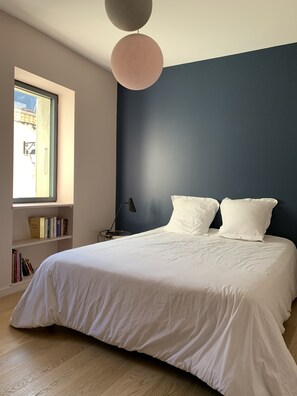 6 bedrooms, iron/ironing board, free WiFi, bed sheets