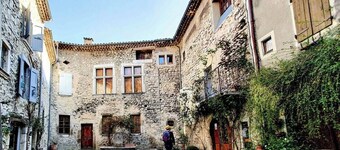 Charming Renovated house for 13
Ideal for Families and Friends