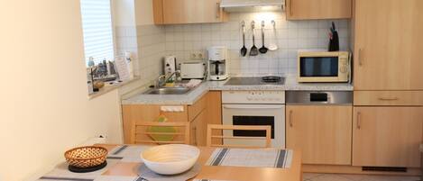 Kühlschrank, Mikrowelle, Ofen, Geschirrspüler