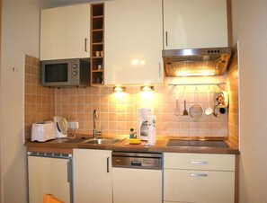 Kühlschrank, Mikrowelle, Geschirrspüler