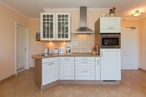 Køleskab, mikrobølgeovn, ovn, opvaskemaskine