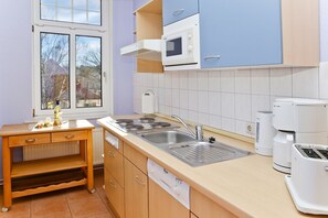 Kühlschrank, Mikrowelle, Geschirrspüler