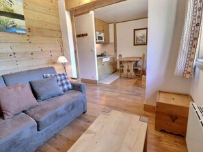 Flat-screen TV - Charming Studio in Méribel - Ski-in/Ski-out, Pets Allowed (Méribel)