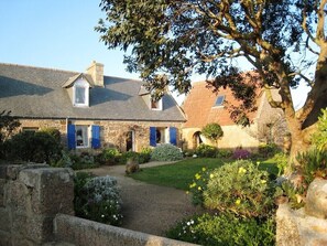 Exterior - 3 minutes from the beach, beautiful studio with 1 bed 2 p, veranda, terrace, park. wifi (Perros-Guirec)